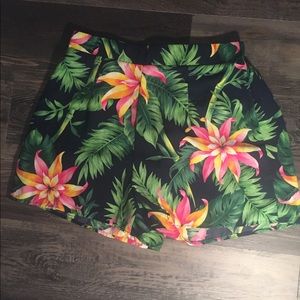 Tropical shorts 🌿